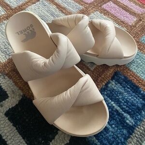 Sorel Women's Cream Puffy Sandals